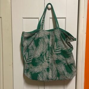 AERIE  .Green and White Leaf Pattern Tote Bag .New without tag .